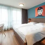 My Suedstadt מלון 3*